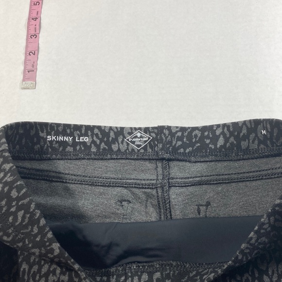 NWOT St John’s Bay womens animal print jeggings‎ leggings - Picture 14 of 15